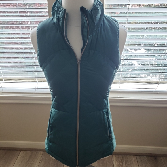 Lululemon Down for the Run Vest
Size 4 - Picture 8 of 12